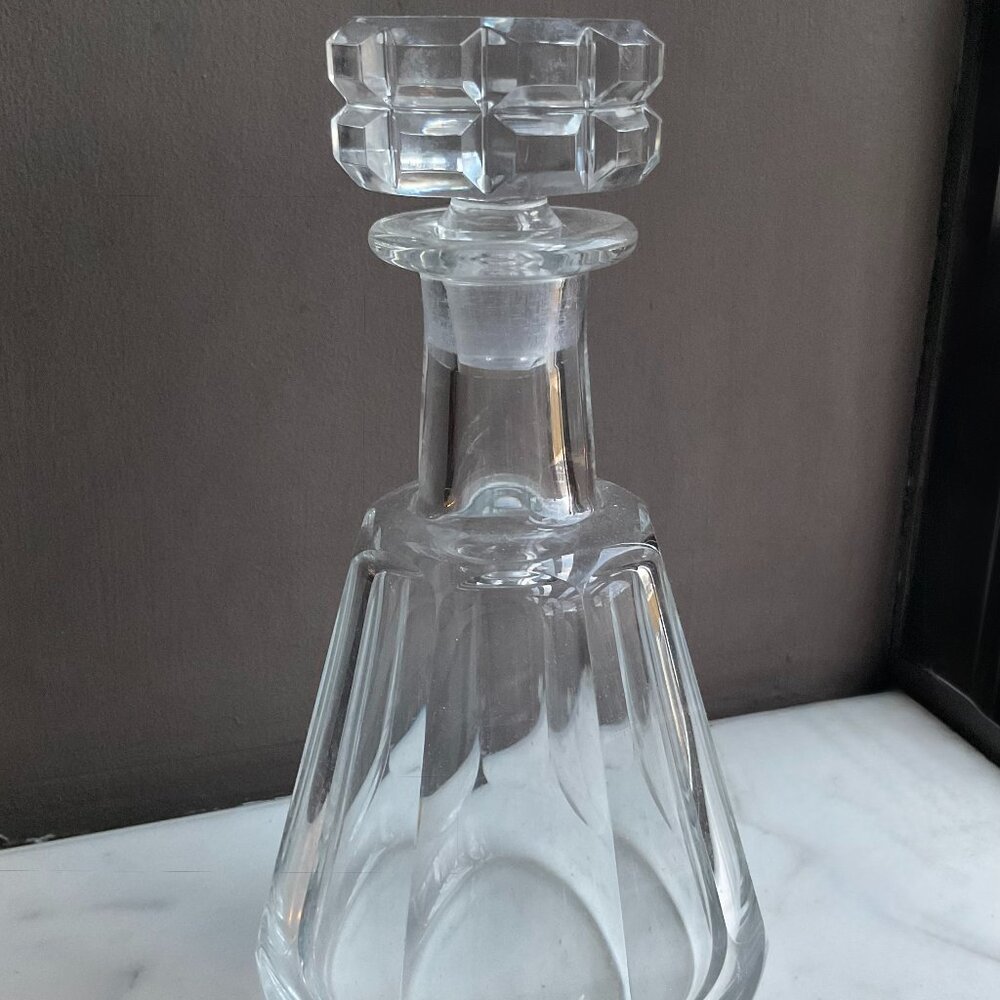 Baccarat Talleyrand Crystal Decanter 9.25 in tall (24.765 cm) 3.68 lbs